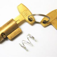 LENKSCHLOSS - Sperrriegel 8 mm - PUCH - wie ORIGINAL - inklusive 2 Schlüsseln mit Puch Prägung - TOP-REPLIKA !!!