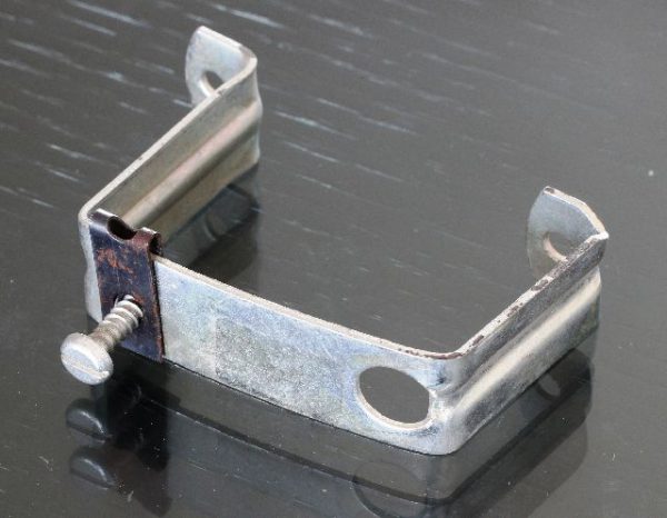 Befestigungsbügel mit Schraube - Ritzelabdeckung – Bild 3