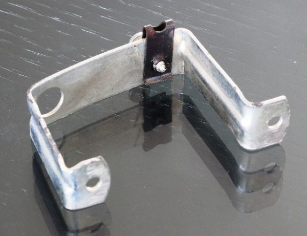 Befestigungsbügel mit Schraube - Ritzelabdeckung – Bild 4